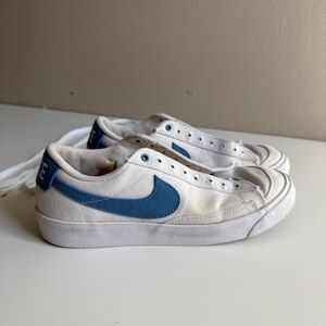 Nike Blazer Classic Low 77 in white canvas with a blue swoosh sz 7.5